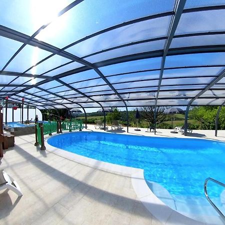 Camping Bleu Soleil Rouffignac Saint-Cernin Exterior foto